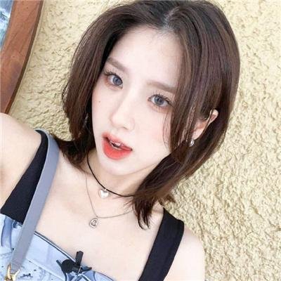 睡沙发的人